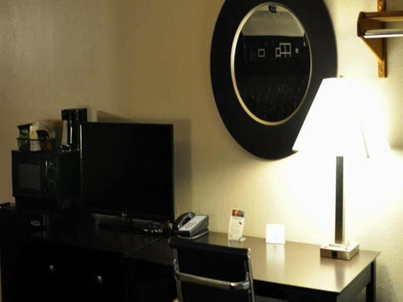 Super 8 By Wyndham Boise Otel Dış mekan fotoğraf